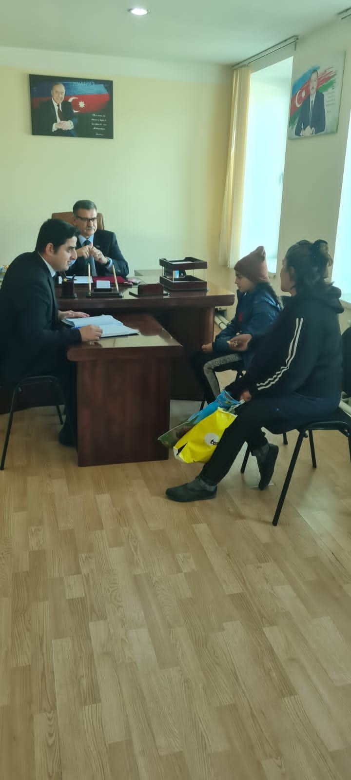 Deputat Novruz Aslanov seçicilərini qəbul edib - FOTOLAR